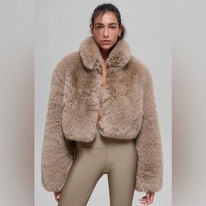 NWT Alo Yoga Faux Fur Cropped Jacket